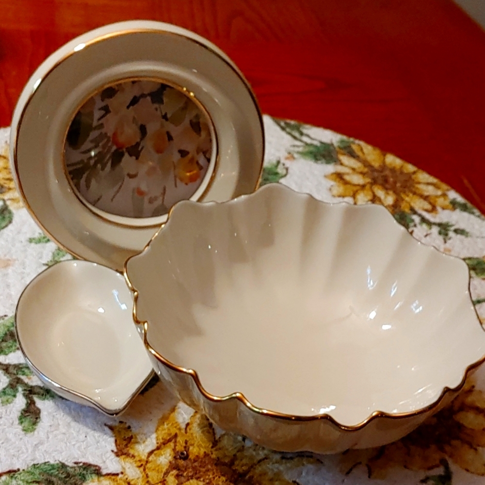 LENOX 3 PC. Fine china dresser set